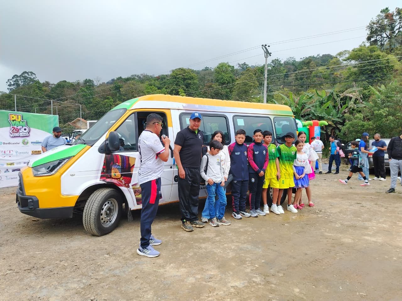 Puyango cuenta con buseta municipal al servicio de la ciudadanía